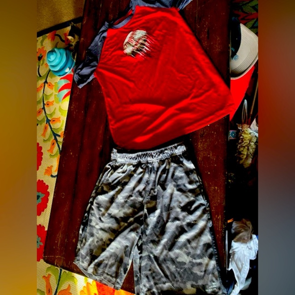 Boys 2 piece athletic set - like new - large​